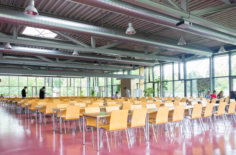 Innenansicht Cafeteria der Justus-von-Liebig Schule Aalen Innenansicht Cafeteria der Justus-von-Liebig Schule Aalen